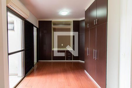 Casa de condomínio à venda com 200m², 2 quartos e 4 vagas Casa de condomínio à venda com 200m², 2 quartos e 4 vagasSuíte