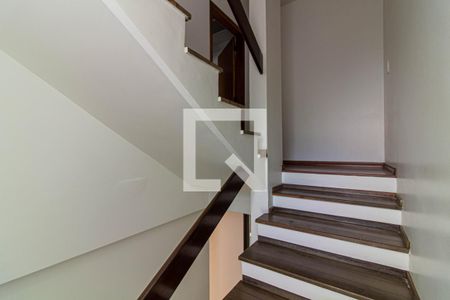 Casa de condomínio à venda com 200m², 2 quartos e 4 vagas Casa de condomínio à venda com 200m², 2 quartos e 4 vagasEscada