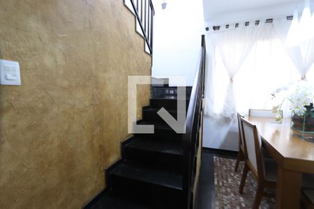 Casa à venda com 100m², 3 quartos e sem vagaEscadas