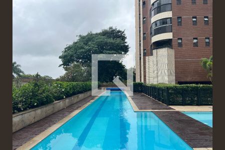 Apartamento para alugar com 250m², 5 quartos e 4 vagasÁrea comum - Piscina