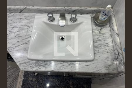 Apartamento para alugar com 250m², 5 quartos e 4 vagasBanheiro da Suíte 2