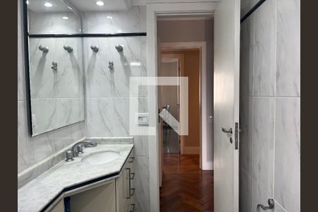 Apartamento para alugar com 250m², 5 quartos e 4 vagasBanheiro da Suíte 1