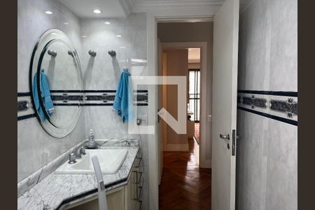 Apartamento para alugar com 250m², 5 quartos e 4 vagasBanheiro da Suíte 2