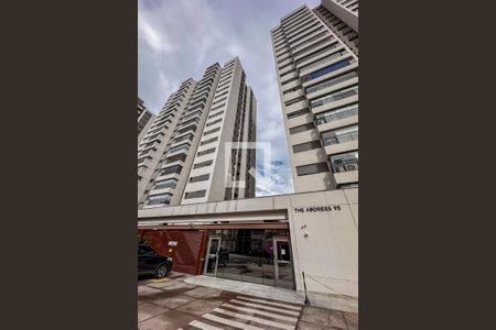 Apartamento para alugar com 107m², 2 quartos e 2 vagasFachada e portaria