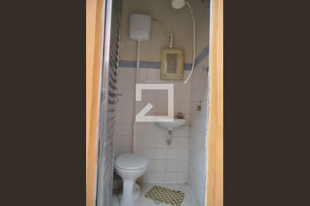 Casa de condomínio à venda com 200m², 4 quartos e 4 vagasBanheiro de Serviço