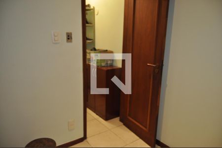 Casa de condomínio à venda com 200m², 4 quartos e 4 vagasQuarto 1