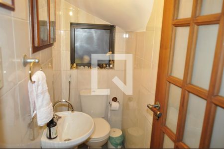 Casa de condomínio à venda com 200m², 4 quartos e 4 vagasBanheiro