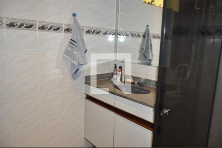 Casa de condomínio à venda com 200m², 4 quartos e 4 vagasBanheiro 2