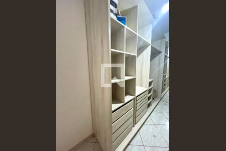 Casa à venda com 144m², 2 quartos e 2 vagas Casa à venda com 144m², 2 quartos e 2 vagasCloset da Suíte