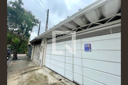 Casa à venda com 144m², 2 quartos e 2 vagas Casa à venda com 144m², 2 quartos e 2 vagasFachada