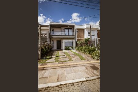 Casa à venda com 132m², 3 quartos e 2 vagas Casa à venda com 132m², 3 quartos e 2 vagasFachada