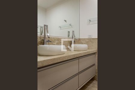 Apartamento à venda com 239m², 4 quartos e 4 vagasBanheiro da Suíte 1