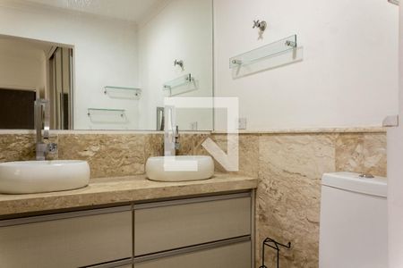 Apartamento à venda com 239m², 4 quartos e 4 vagasBanheiro da Suíte 1