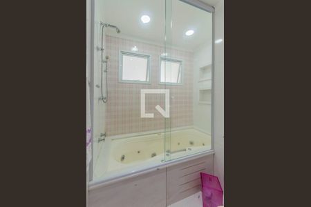 Apartamento à venda com 320m², 4 quartos e 5 vagasBanheiro da Suíte 3