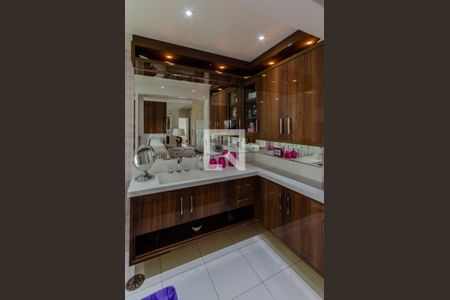 Apartamento à venda com 320m², 4 quartos e 5 vagasBanheiro da Suíte 3