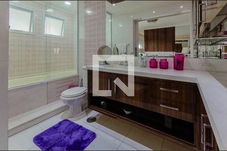 Apartamento à venda com 320m², 4 quartos e 5 vagasBanheiro da Suíte 3