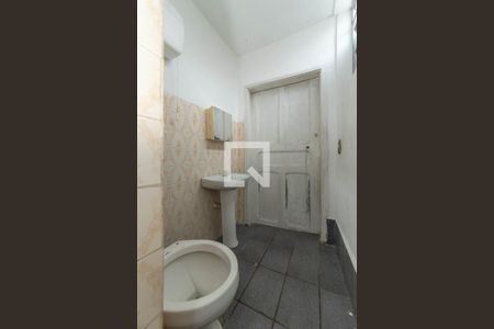 Casa à venda com 300m², 4 quartos e 2 vagas Casa à venda com 300m², 4 quartos e 2 vagasEdícula - Banheiro