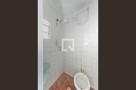 Casa à venda com 300m², 4 quartos e 2 vagas Casa à venda com 300m², 4 quartos e 2 vagasCasa 2 - Banheiro