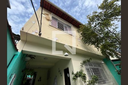 Casa de condomínio à venda com 112m², 4 quartos e 1 vaga Casa de condomínio à venda com 112m², 4 quartos e 1 vagaFrente da casa