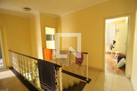 Casa de condomínio à venda com 112m², 4 quartos e 1 vagaEscada