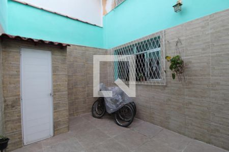 Casa de condomínio à venda com 112m², 4 quartos e 1 vagaFundos