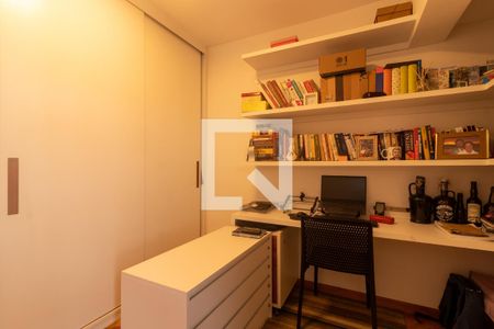 Apartamento à venda com 166m², 3 quartos e 3 vagasEscritório