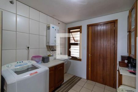 Casa à venda com 382m², 4 quartos e 2 vagas Casa à venda com 382m², 4 quartos e 2 vagasÁrea de Serviço