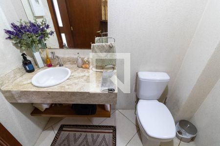 Casa à venda com 382m², 4 quartos e 2 vagas Casa à venda com 382m², 4 quartos e 2 vagasLavabo