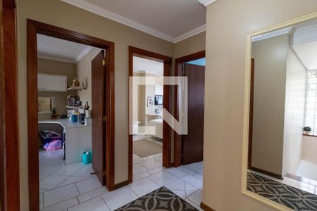 Casa à venda com 382m², 4 quartos e 2 vagas Casa à venda com 382m², 4 quartos e 2 vagasCorredor