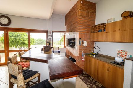 Casa à venda com 382m², 4 quartos e 2 vagas Casa à venda com 382m², 4 quartos e 2 vagasChurrasqueira