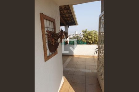 Casa para alugar com 250m², 5 quartos e 8 vagas Casa para alugar com 250m², 5 quartos e 8 vagasCobertura