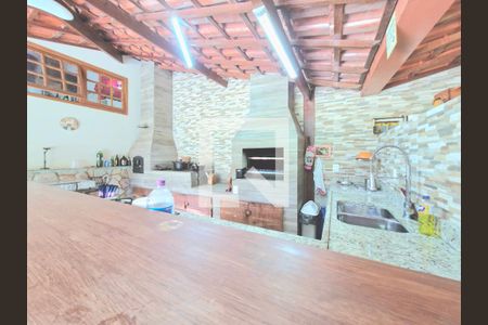 Casa à venda com 1500m², 3 quartos e 8 vagas Casa à venda com 1500m², 3 quartos e 8 vagasÁrea comum - Churrasqueira