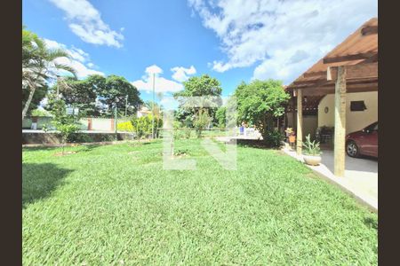 Casa à venda com 1500m², 3 quartos e 8 vagas Casa à venda com 1500m², 3 quartos e 8 vagasQuintal