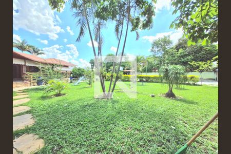 Casa à venda com 1500m², 3 quartos e 8 vagas Casa à venda com 1500m², 3 quartos e 8 vagasQuintal