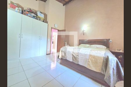 Casa à venda com 1500m², 3 quartos e 8 vagas Casa à venda com 1500m², 3 quartos e 8 vagasSuíte