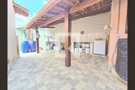 Casa à venda com 1500m², 3 quartos e 8 vagas Casa à venda com 1500m², 3 quartos e 8 vagasLavanderia (Torneira)