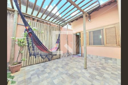 Casa à venda com 1500m², 3 quartos e 8 vagas Casa à venda com 1500m², 3 quartos e 8 vagasPergolado