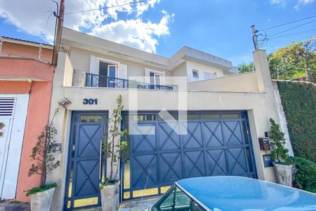 Casa à venda com 200m², 3 quartos e 2 vagasFachada