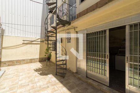 Casa à venda com 195m², 6 quartos e 1 vaga Casa à venda com 195m², 6 quartos e 1 vagaÁrea comum - Varanda gourmet