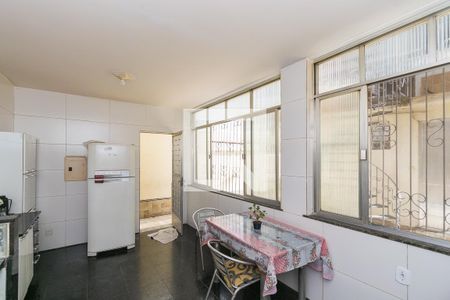 Casa à venda com 195m², 6 quartos e 1 vaga Casa à venda com 195m², 6 quartos e 1 vagaCasa 1 - Cozinha