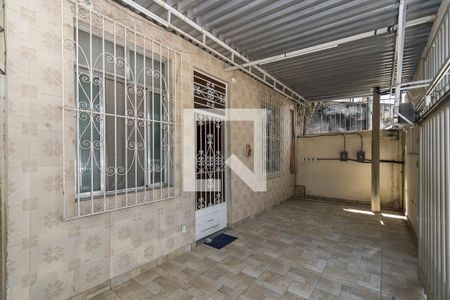 Casa à venda com 195m², 6 quartos e 1 vaga Casa à venda com 195m², 6 quartos e 1 vagaÁrea comum - Varanda e garagem