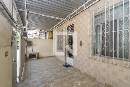 Casa à venda com 195m², 6 quartos e 1 vaga Casa à venda com 195m², 6 quartos e 1 vagaÁrea comum - Varanda e garagem