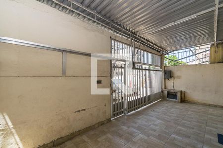 Casa à venda com 195m², 6 quartos e 1 vaga Casa à venda com 195m², 6 quartos e 1 vagaÁrea comum - Varanda e garagem