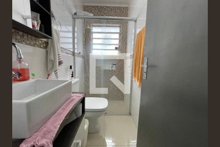 Casa à venda com 122m², 4 quartos e 2 vagas Casa à venda com 122m², 4 quartos e 2 vagasBanheiro Social