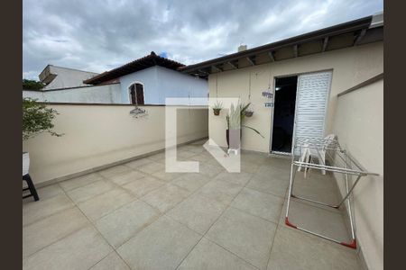 Casa à venda com 122m², 4 quartos e 2 vagas Casa à venda com 122m², 4 quartos e 2 vagasVaranda