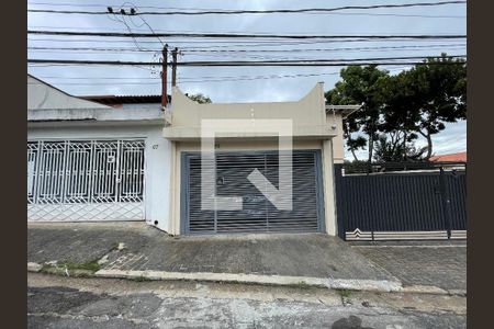 Casa à venda com 122m², 4 quartos e 2 vagas Casa à venda com 122m², 4 quartos e 2 vagasFachada