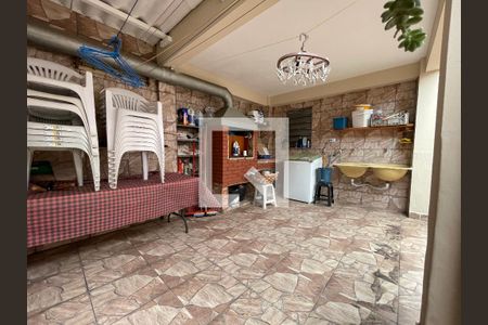 Casa à venda com 122m², 4 quartos e 2 vagas Casa à venda com 122m², 4 quartos e 2 vagasQuintal