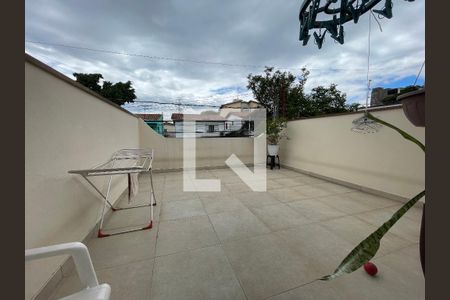 Casa à venda com 122m², 4 quartos e 2 vagas Casa à venda com 122m², 4 quartos e 2 vagasVaranda