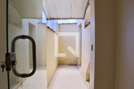 Casa à venda com 150m², 3 quartos e sem vaga Casa à venda com 150m², 3 quartos e sem vagaCorredor