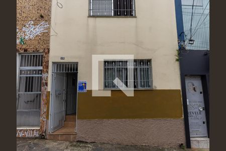 Casa à venda com 120m², 2 quartos e sem vaga Casa à venda com 120m², 2 quartos e sem vagaFachada